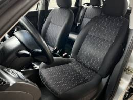 FORD - FOCUS - 2004/2003 - Prata - R$ 25.000,00