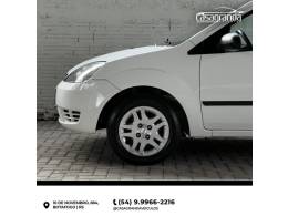 FORD - FIESTA - 2005/2005 - Branca - R$ 28.000,00