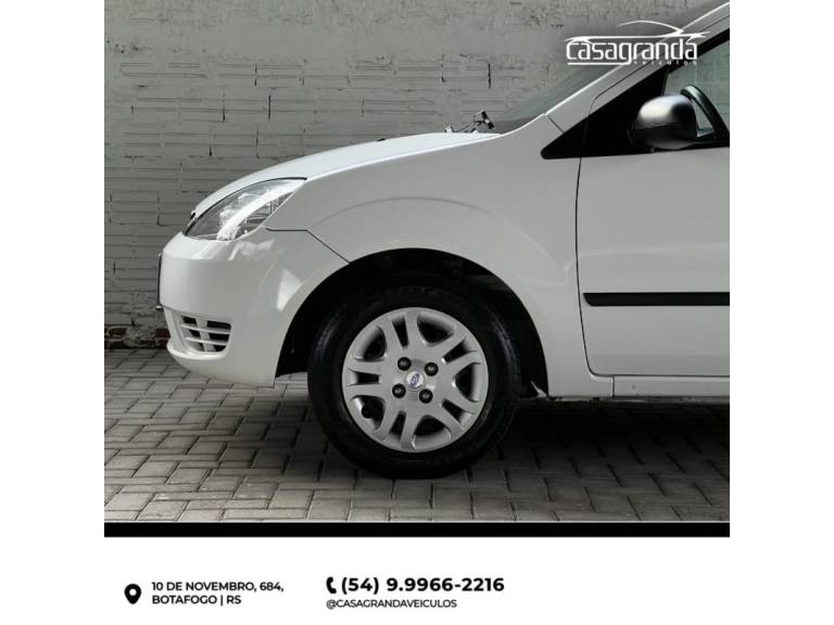 FORD - FIESTA - 2005/2005 - Branca - R$ 28.000,00