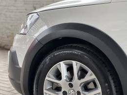 VOLKSWAGEN - SAVEIRO - 2014/2015 - Branca - R$ 75.000,00