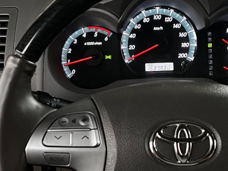 TOYOTA - HILUX SW4 - 2013/2013 - Branca - R$ 145.000,00