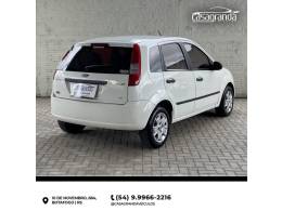 FORD - FIESTA - 2005/2005 - Branca - R$ 28.000,00