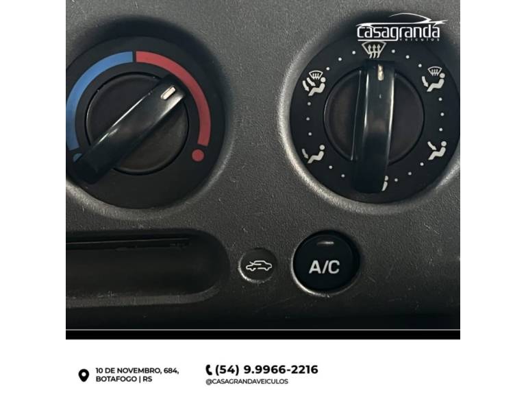 FORD - FIESTA - 2005/2005 - Branca - R$ 28.000,00