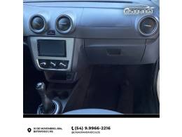 VOLKSWAGEN - SAVEIRO - 2014/2015 - Branca - R$ 49.500,00