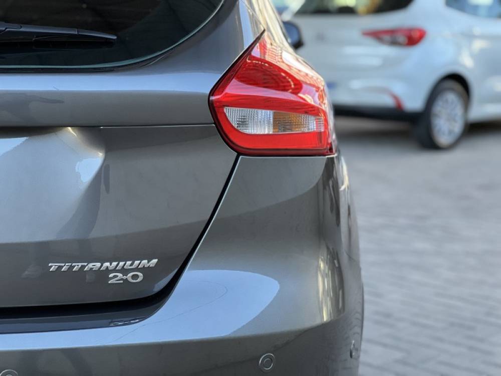 FORD - FOCUS - 2016/2016 - Cinza - R$ 75.900,00
