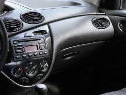 FORD - FOCUS - 2004/2003 - Prata - R$ 25.000,00