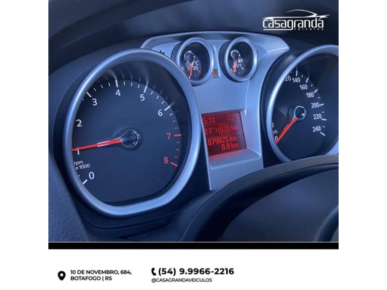 FORD - FOCUS - 2011/2012 - Prata - R$ 65.000,00