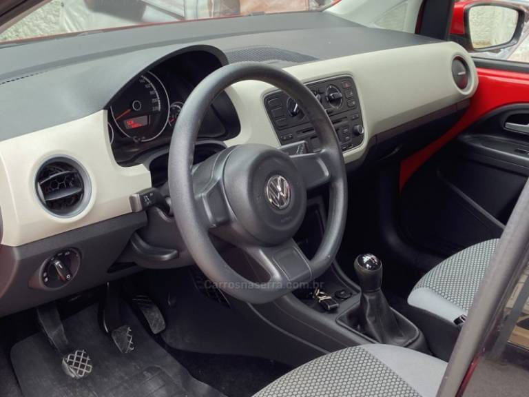 VOLKSWAGEN - UP - 2016/2017 - Vermelha - R$ 57.000,00