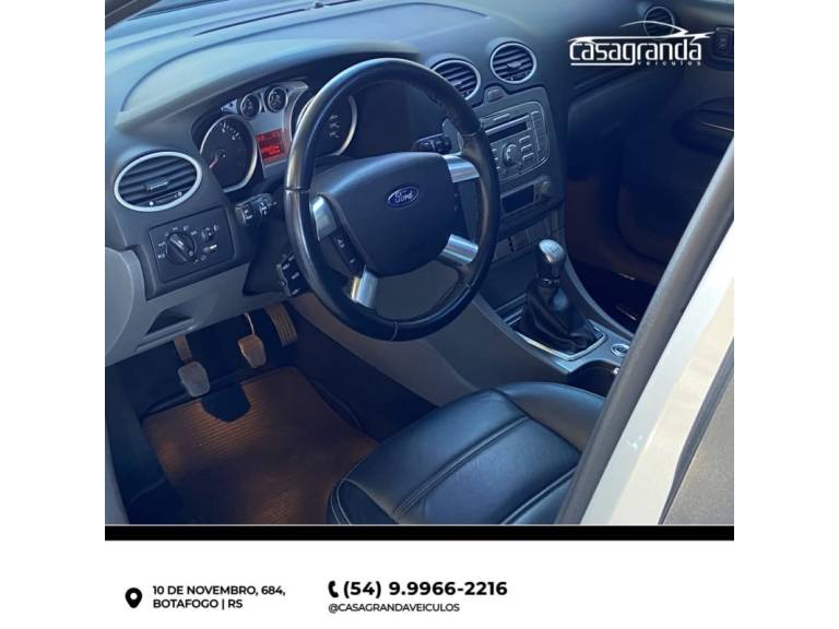 FORD - FOCUS - 2011/2012 - Prata - R$ 65.000,00